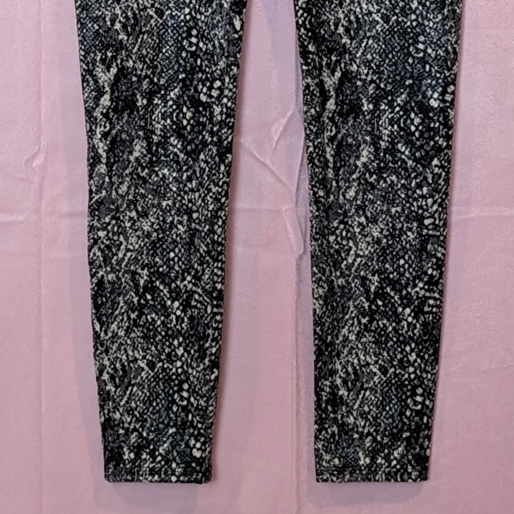 Spanx Faux Snakeskin High Waist Workout Leggings size XL